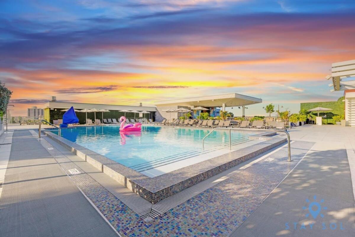 Rooftop Pool - Balcony - Hollywood Beach Broad - Walk Exteriör bild